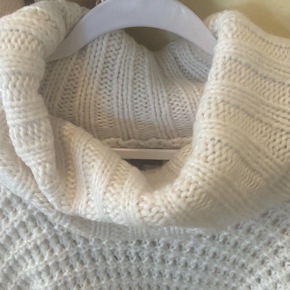 Express White Knit Turtleneck Jumper Chunky Sweater Long Sleeve Large NWT - Picture 3 of 11